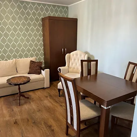 Eleganckie Mieszkanie W Centrum Wroclawia